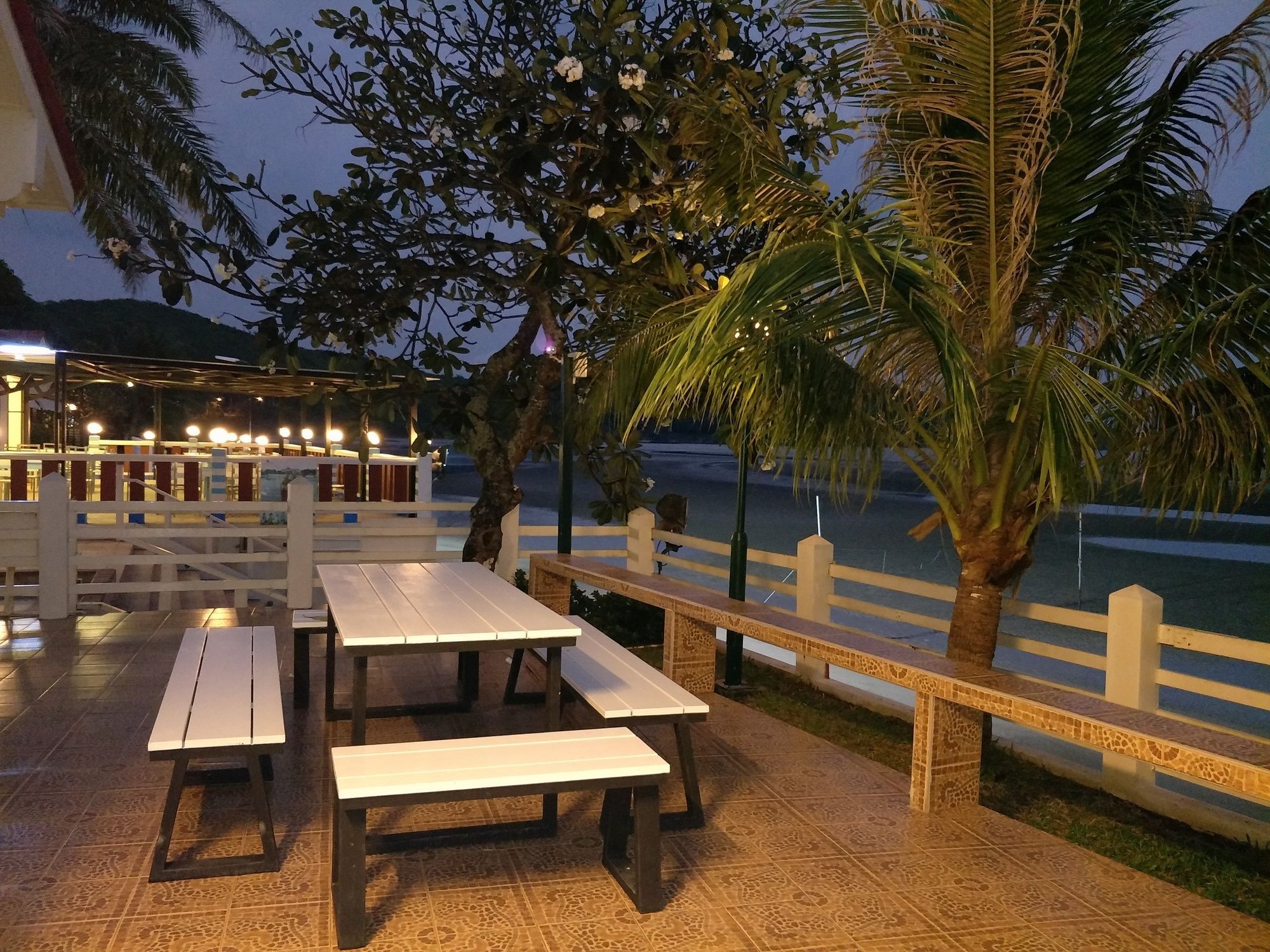 นิวแทรเวลบีชโฮเทลแอนด์รีสอร์ท หาดเจ้าหลาว ภายนอก รูปภาพ